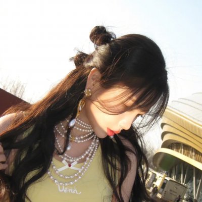 艳女新装